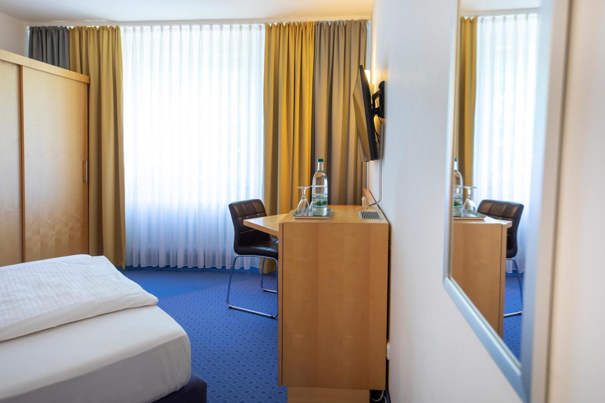 Achat Hotel Suhl Esterno foto